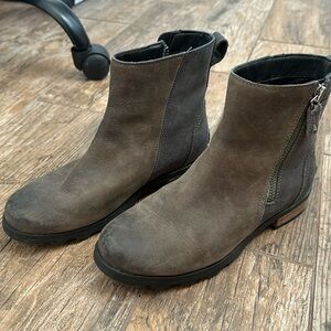 Sorel Emelie Zip Bootie grey brown size 7